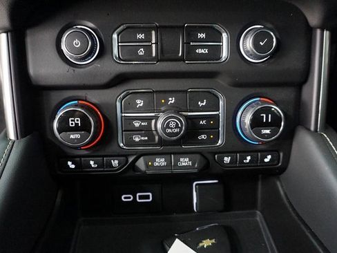 Used 2021 Chevrolet Tahoe Premier w/ Premium Package image 26