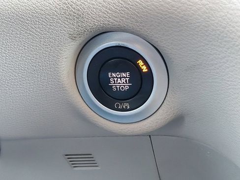 Certified 2018 Chrysler Pacifica Touring-L Plus image 24