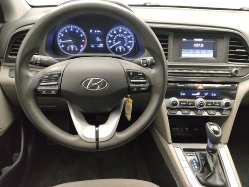 Used 2020 Hyundai Elantra SE FWD image 22