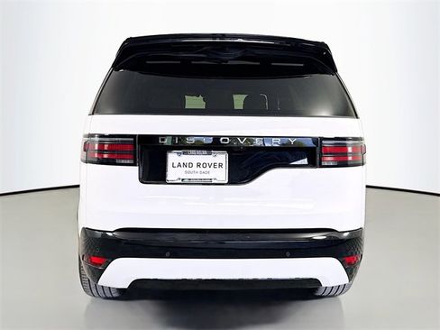 New 2026 Land Rover Discovery Dynamic SE image 6