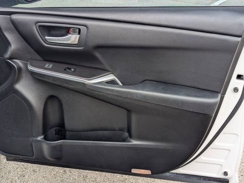 Used 2017 Toyota Camry SE image 23