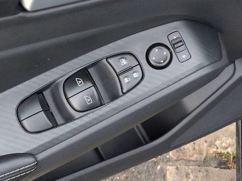 Used 2025 Nissan Altima 2.5 SV FWD image 13