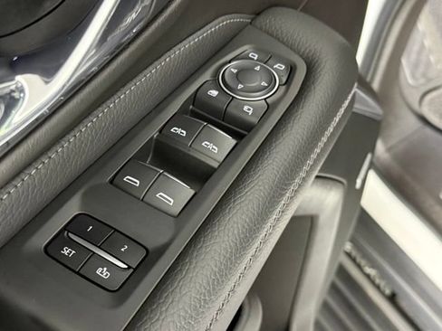 Used 2021 GMC Yukon Denali w/ Denali Premium Package AWD/4WD image 23
