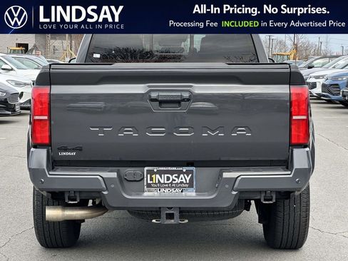 Used 2024 Toyota Tacoma TRD Sport w/ TRD Sport Upgrade Package image 6