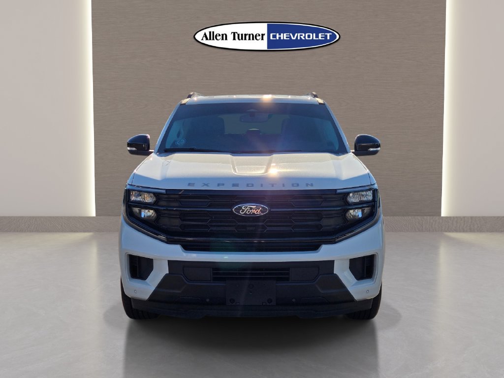 Used 2026 Ford Expedition Active RWD image 4