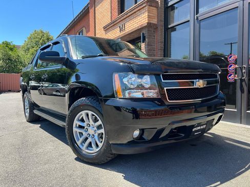 Used 2011 Chevrolet Avalanche LT AWD/4WD image 14