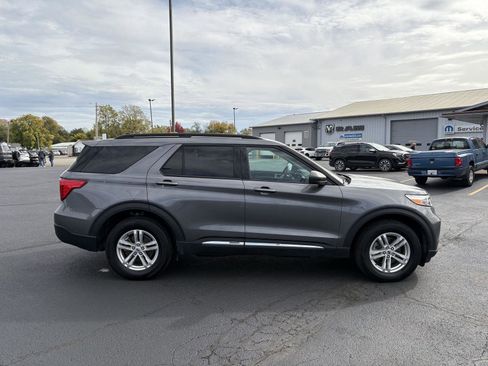 Used 2023 Ford Explorer XLT image 25