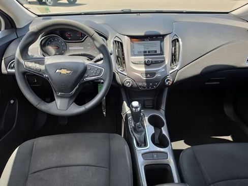 Used 2017 Chevrolet Cruze LT FWD image 8