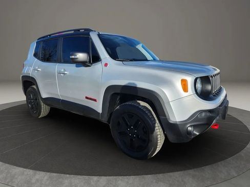 Used 2018 Jeep Renegade Trailhawk w/ Cold Weather Group II image 7