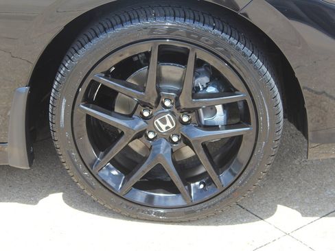 Used 2025 Honda Civic Sport image 3
