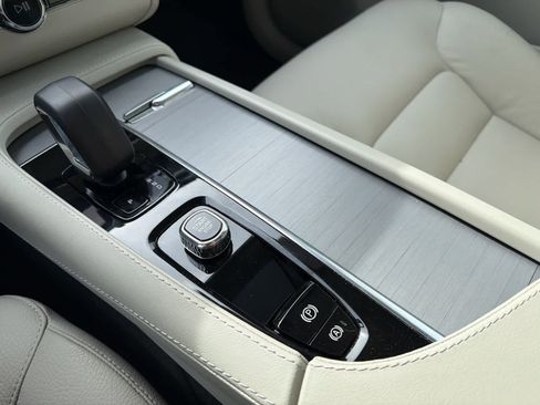 Certified 2024 Volvo XC90 B5 Core w/ Protection Package image 28