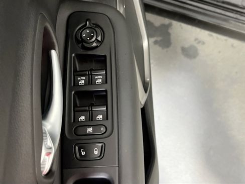 Used 2022 Jeep Renegade Limited image 18
