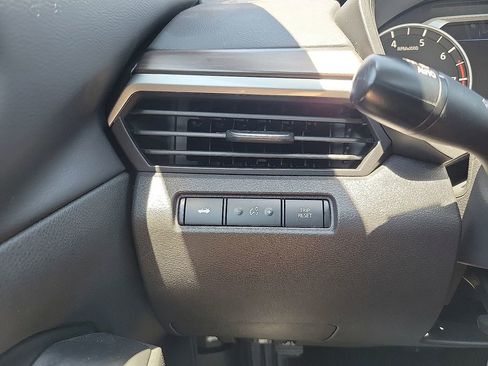 Used 2024 Nissan Altima 2.5 SV FWD image 14