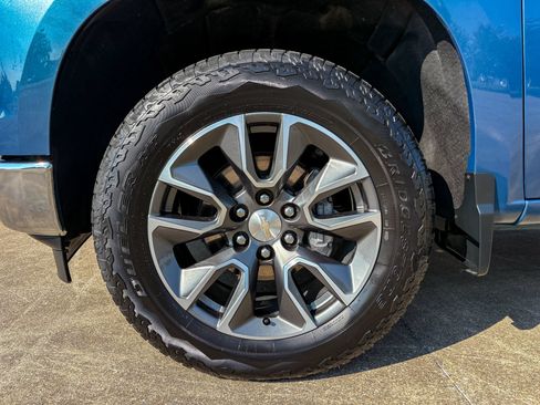 Used 2024 Chevrolet Silverado 1500 LT AWD/4WD image 31