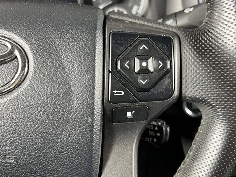 Used 2017 Toyota Tacoma TRD Off-Road image 16