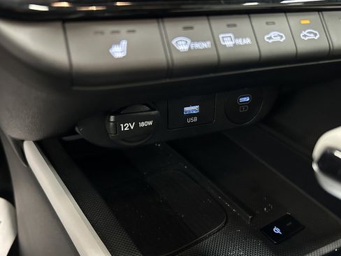 Used 2025 Hyundai Elantra Limited image 31