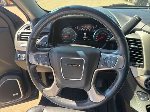 Used 2020 GMC Yukon XL Denali AWD/4WD image 12