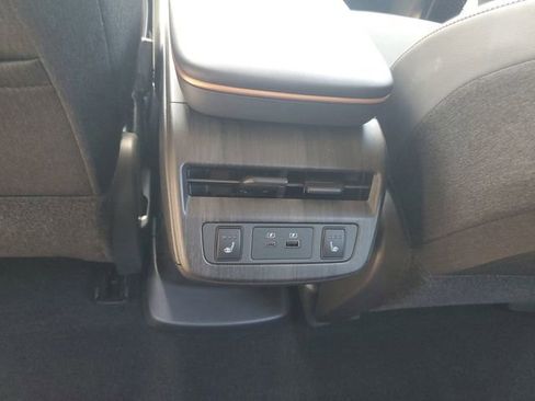 Used 2024 Nissan Ariya FWD image 12