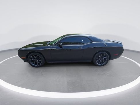 Used 2019 Dodge Challenger SXT w/ Blacktop Package RWD image 5