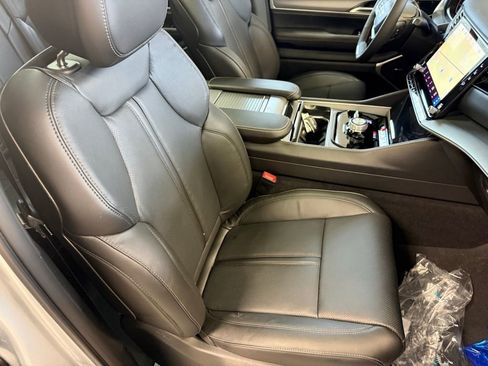 New 2026 Jeep Grand Wagoneer L 4WD w/ Premium Group I image 15