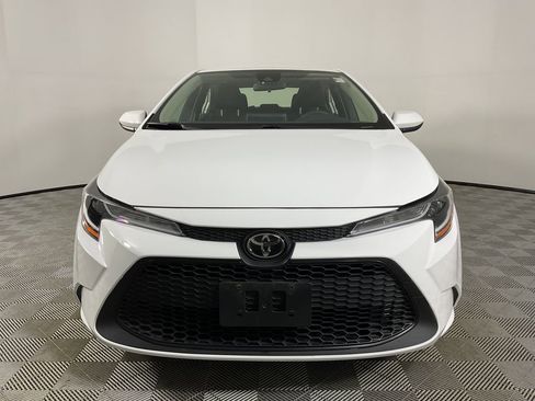 Used 2021 Toyota Corolla LE image 3