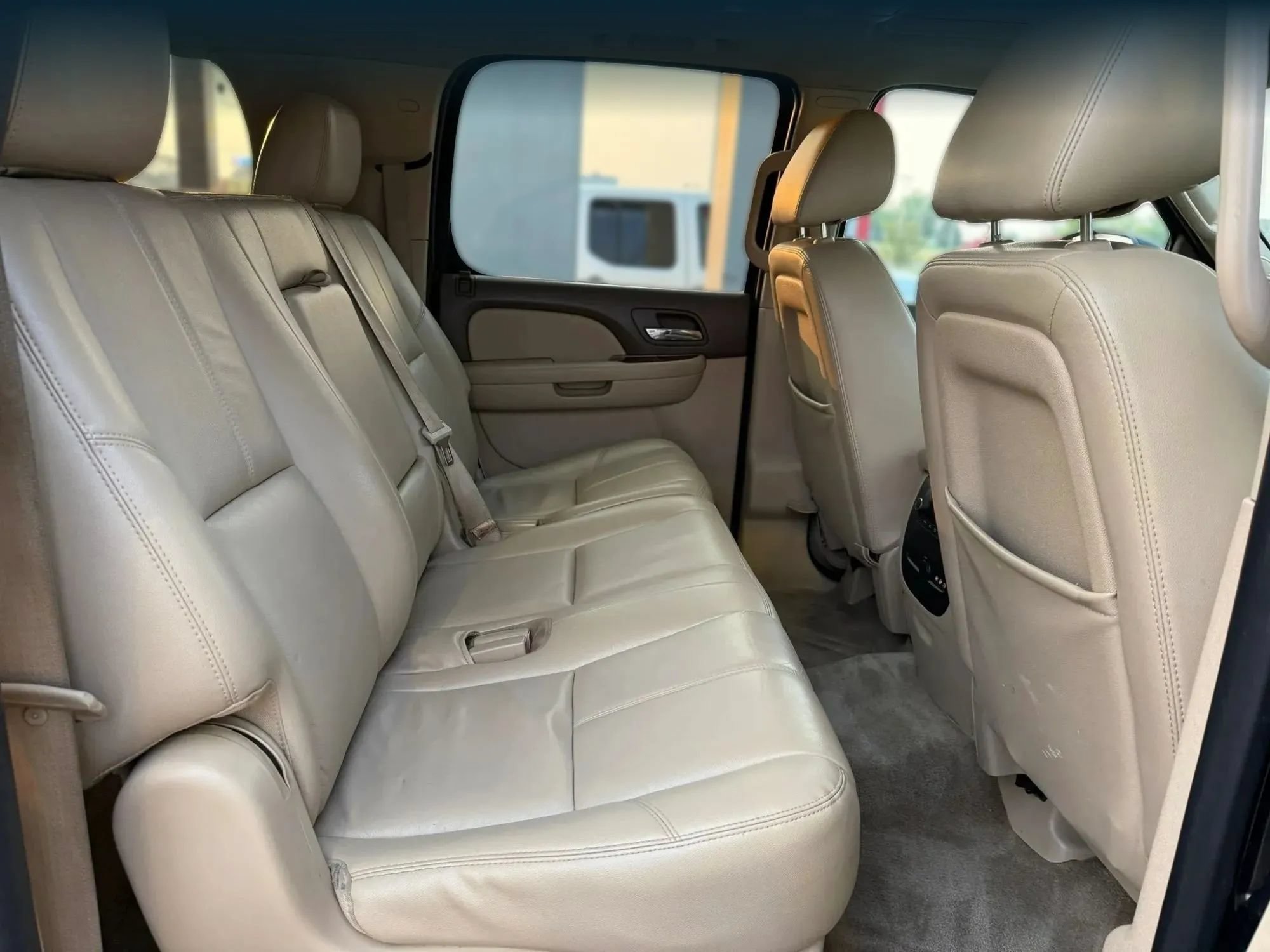 Used 2014 Chevrolet Suburban LT RWD image 20