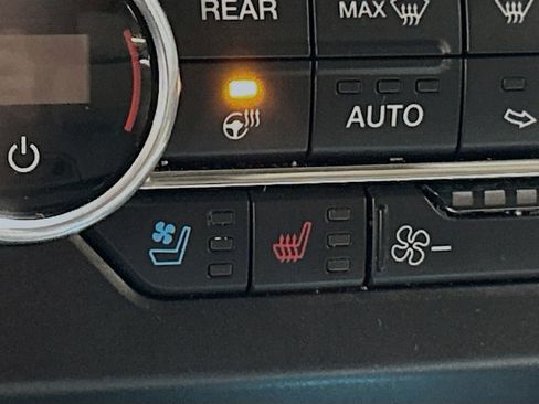 Used 2021 Ford Expedition XLT AWD/4WD image 19