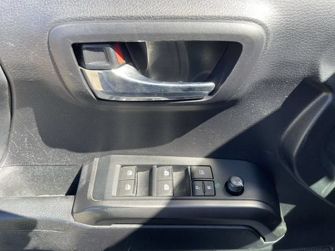 Used 2021 Toyota Tacoma TRD Off-Road AWD/4WD image 21