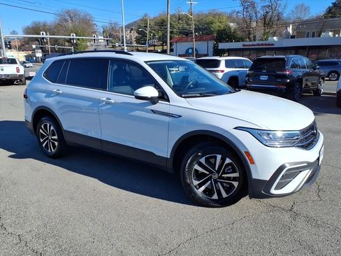 Used 2022 Volkswagen Tiguan S image 2