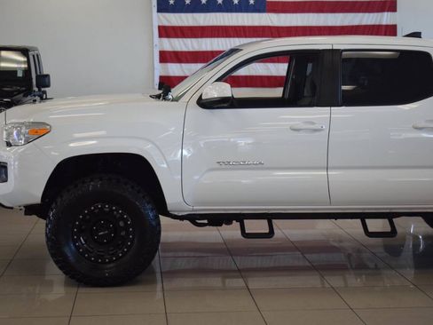 Used 2017 Toyota Tacoma SR AWD/4WD image 21