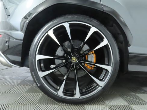 Used 2020 Lamborghini Urus image 33