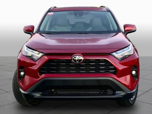 Used 2025 Toyota RAV4 XLE Premium FWD image 4
