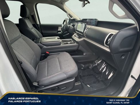 Used 2025 Ford Expedition Max Active AWD/4WD image 40