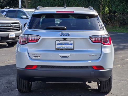 Used 2024 Jeep Compass Latitude image 12