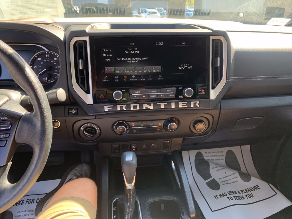 Used 2025 Nissan Frontier SV AWD/4WD image 12