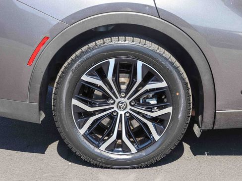 Certified 2023 Toyota Crown AWD/4WD image 9