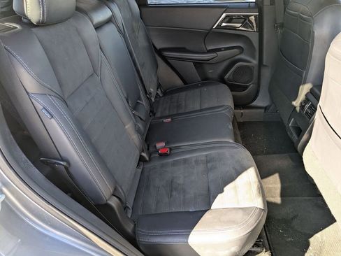 Used 2024 Mitsubishi Outlander SE AWD/4WD image 39