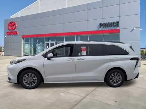 New 2026 Toyota Sienna XLE image 7