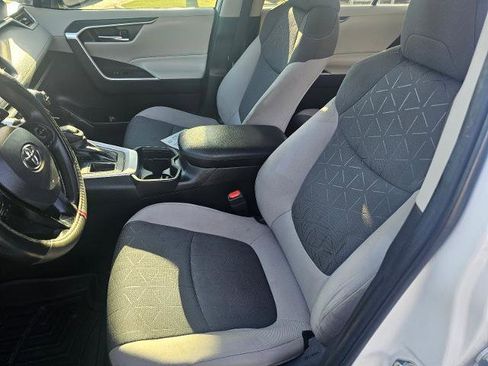 Used 2021 Toyota RAV4 XLE w/ Convenience Package FWD image 48