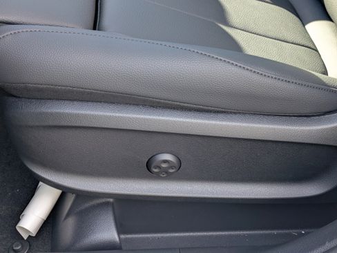 New 2026 Mercedes-Benz GLB 250 4MATIC image 28
