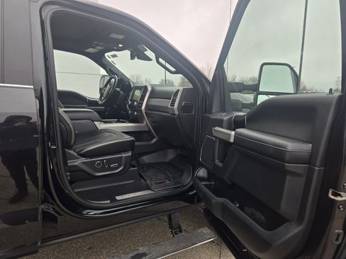 Certified 2019 Ford F350 Platinum w/ Platinum Ultimate Package image 17