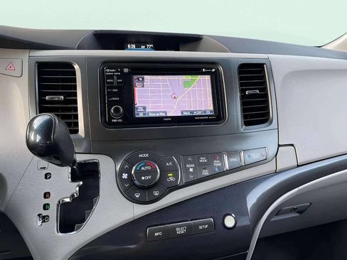 Used 2014 Toyota Sienna SE image 23