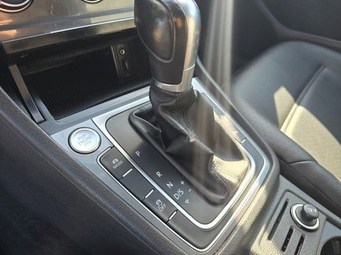 Used 2017 Volkswagen Golf Alltrack S image 32