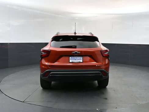 Used 2024 Chevrolet Trax RS w/ Sunroof Package FWD image 4