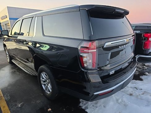 Used 2023 Chevrolet Suburban LT image 5