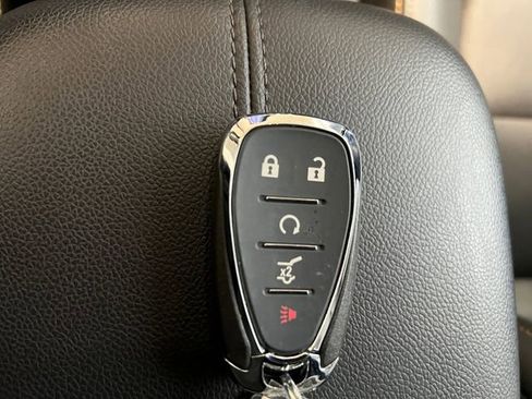 Used 2023 Chevrolet Equinox Premier FWD image 25