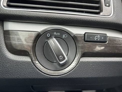 Used 2018 Volkswagen Passat 2.0T SE image 17