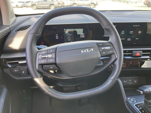 Used 2026 Kia Sportage LX w/ LX Convenience Package image 11