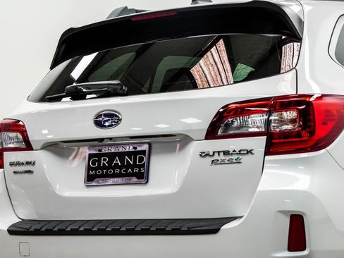 Used 2017 Subaru Outback 2.5i Limited AWD/4WD image 13