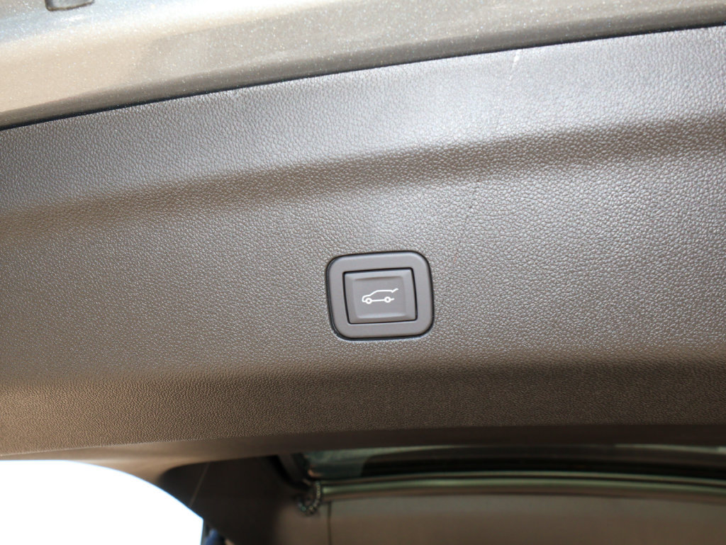 New 2026 GMC Yukon AT4 Ultimate AWD/4WD image 6